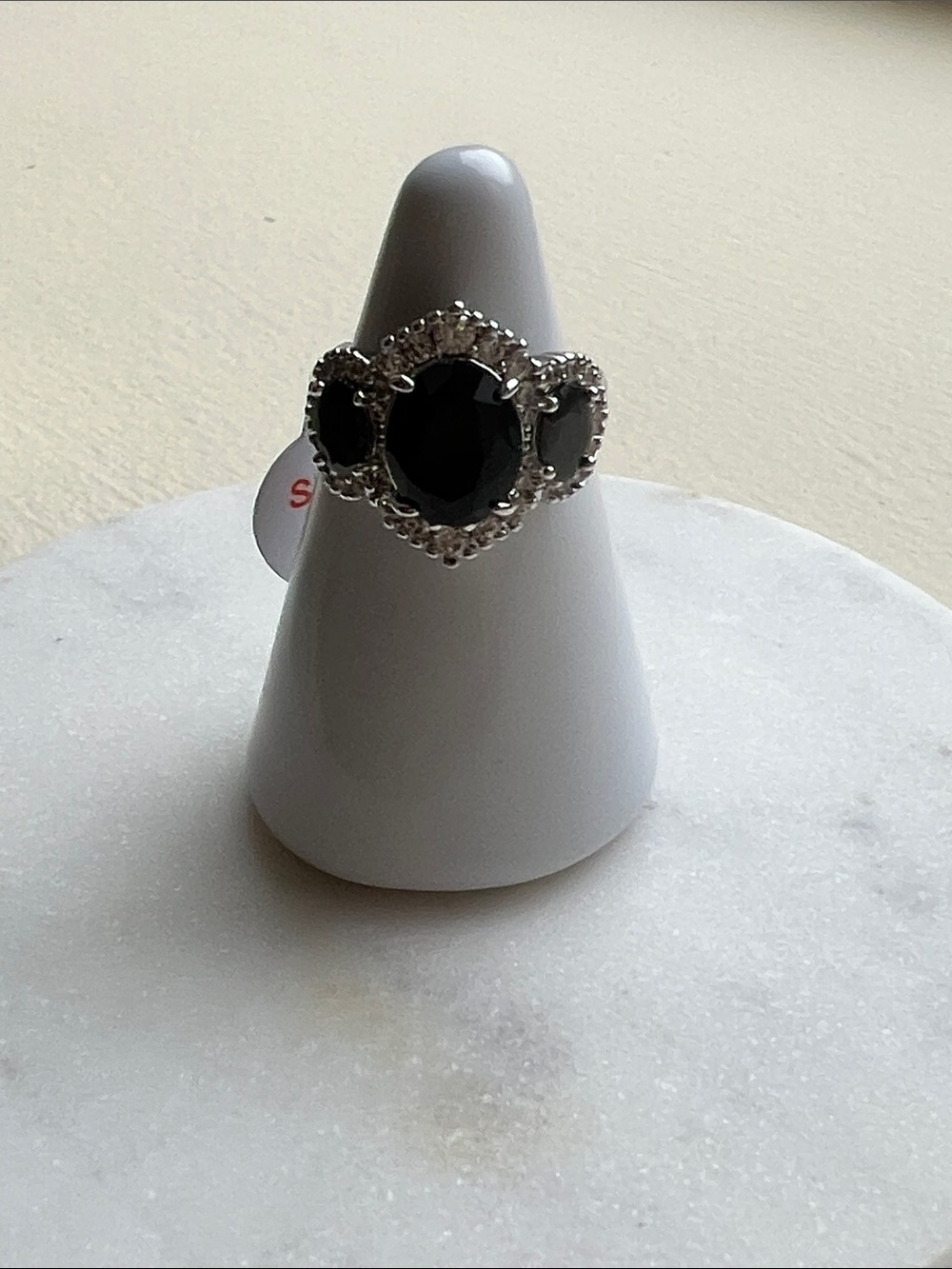 Bp dancing in daydreams Elegant Black Stone Three-Stone Silver Ring